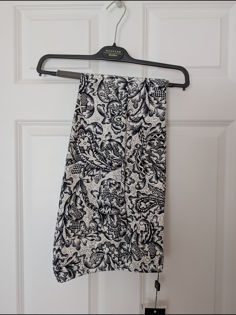 Weekend Max Mara, Navy Blue and White Paisley Cigarette Pants, Size 4